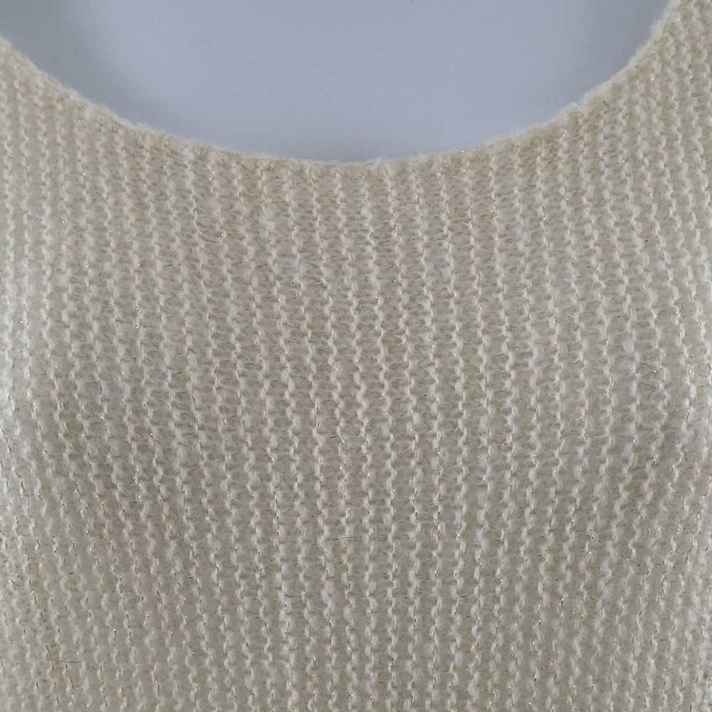 🖤 Cream Open-back Sweater - Picture 2 of 7